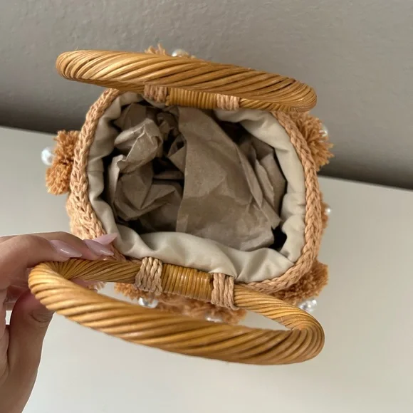 Woven pearl top handle purse - Picture 2 of 2